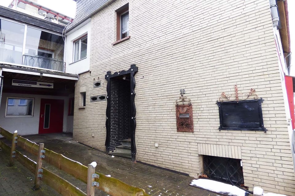 Property building, Facade/entrance