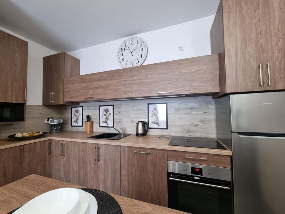 Coffee/tea facilities, Kitchen or kitchenette, minibar, pet friendly, stove