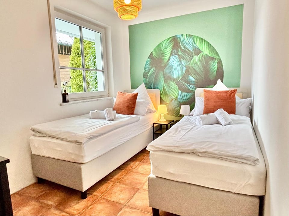 Bed, Bedroom, Garden view