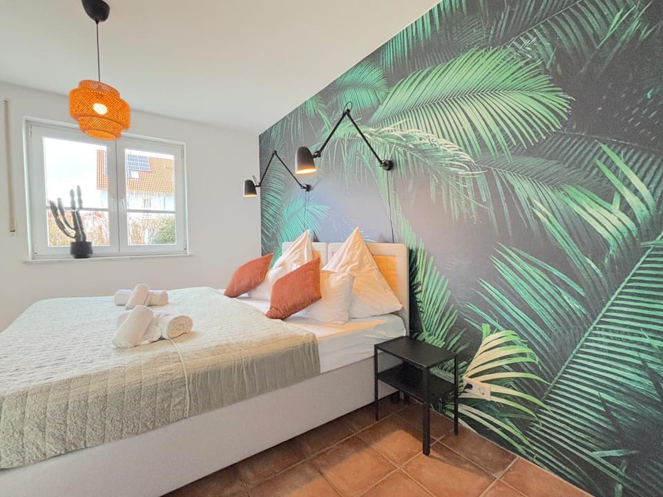 Bed, Bedroom, Garden view