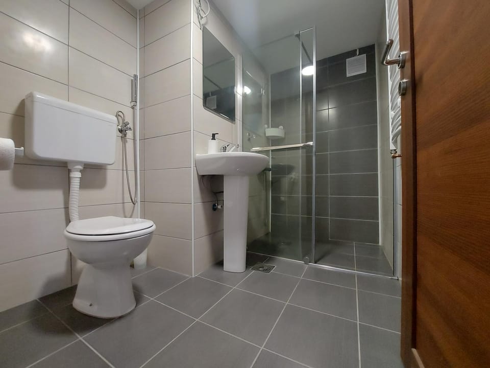 Shower, Toilet, Bathroom