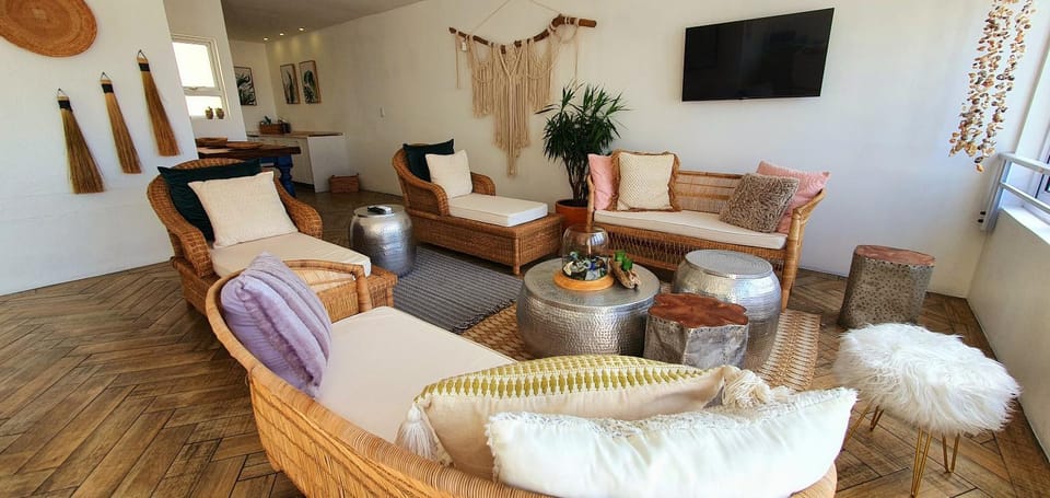 TV and multimedia, Seating area, Evening entertainment