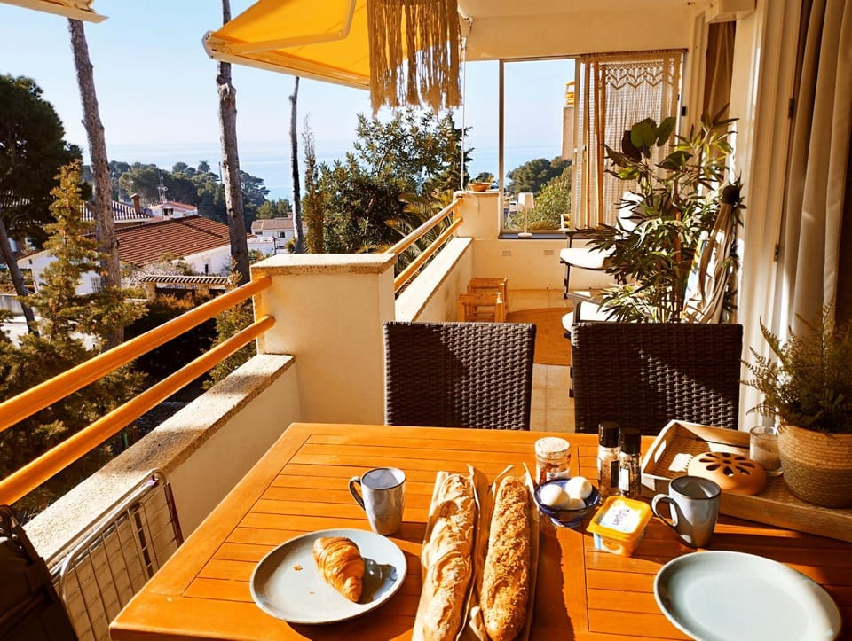 Day, View (from property/room), Dining area