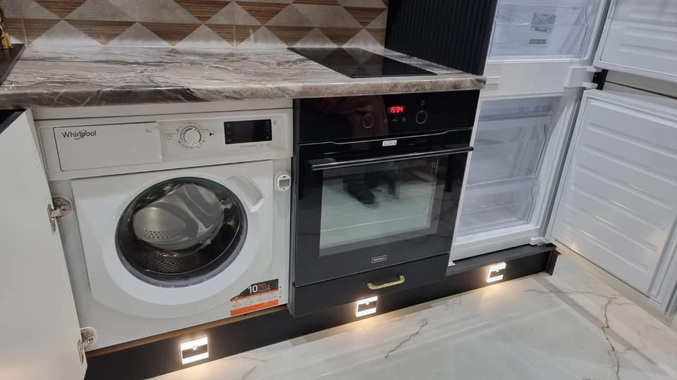 Kitchen or kitchenette, washing machine
