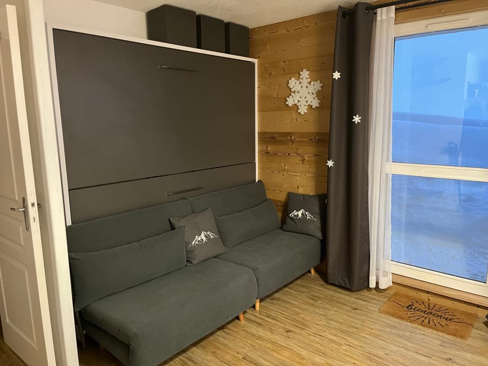 Living room, bunk bed