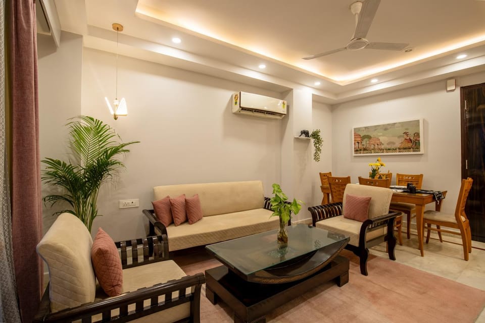 TV and multimedia, Living room, Seating area, Dining area, air conditioner