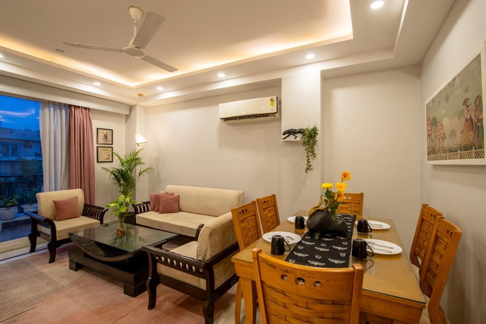 Living room, Seating area, Dining area, air conditioner