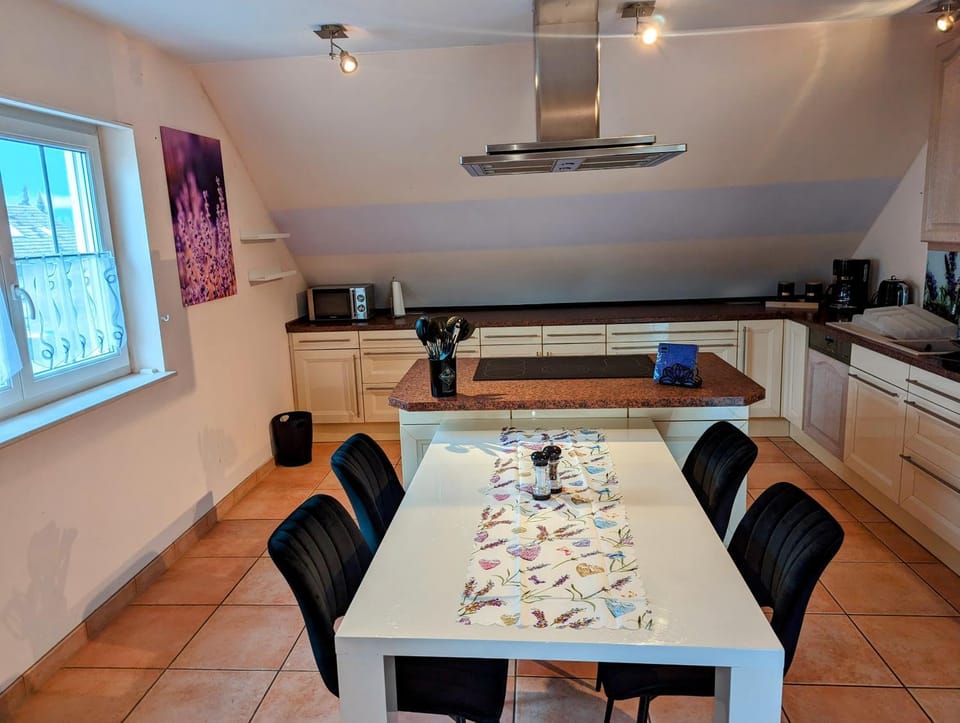 Dining area, minibar, pet friendly, stove