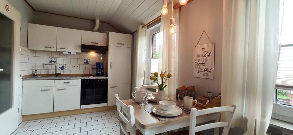 Kitchen or kitchenette, Dining area, kitchen