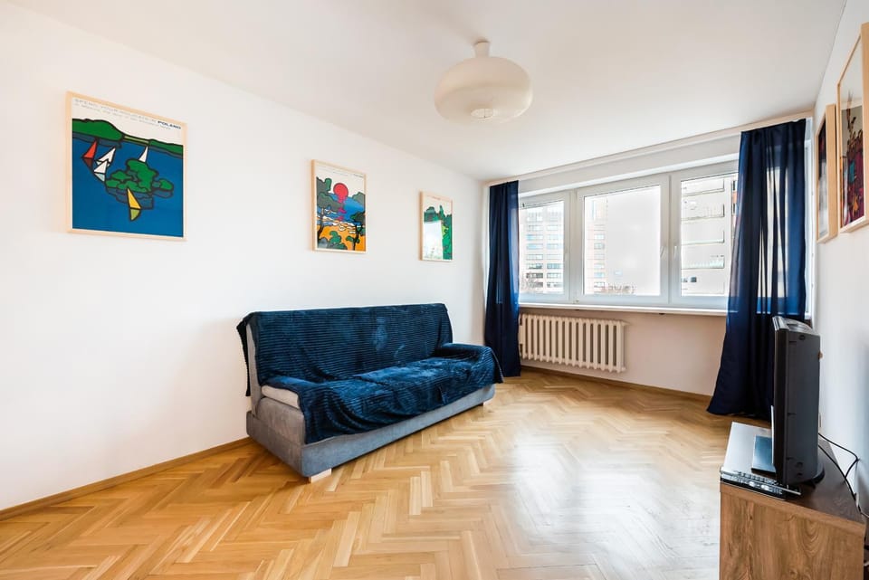 TV and multimedia, Living room, Seating area, Evening entertainment, internet