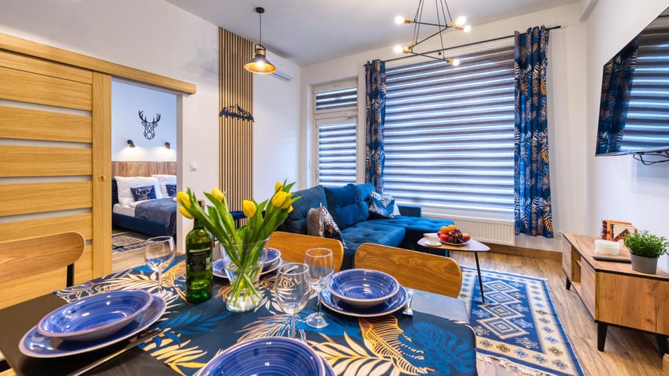 Bed, Living room, Seating area, Dining area