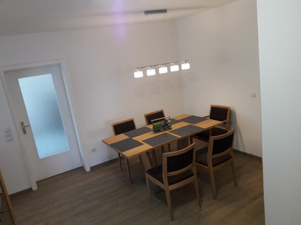 Seating area, Dining area
