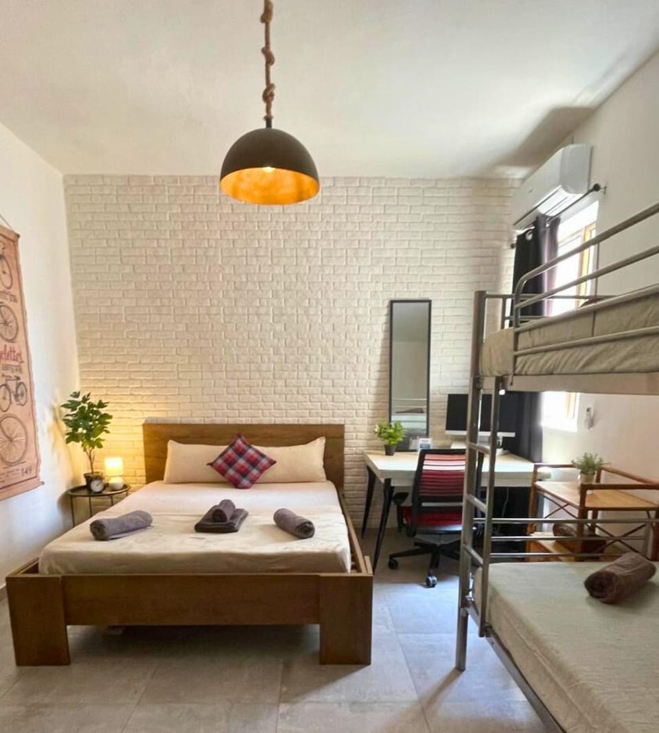Bed, Photo of the whole room, Bedroom, bunk bed, air conditioner