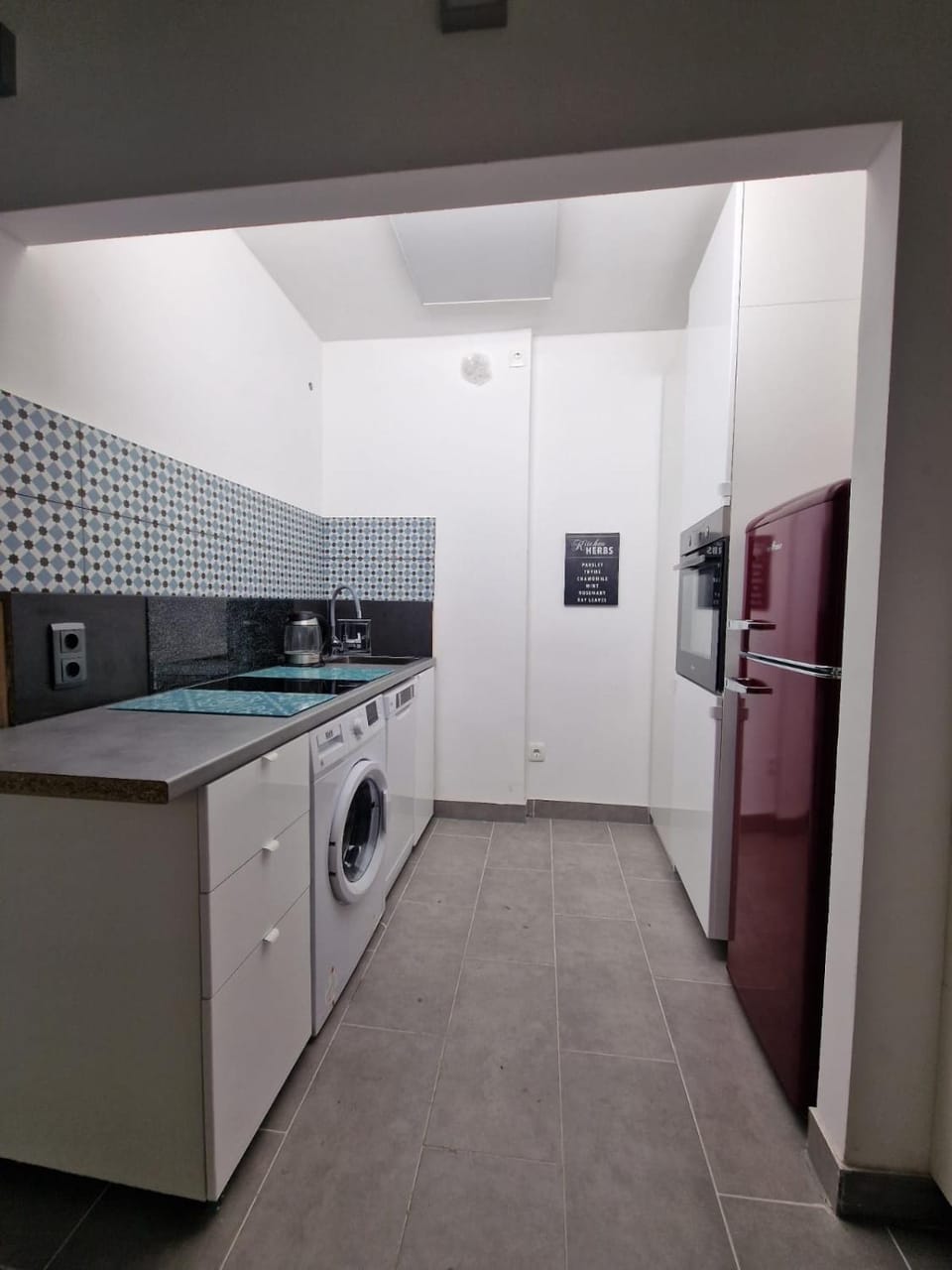 Kitchen or kitchenette, dishwasher, washing machine