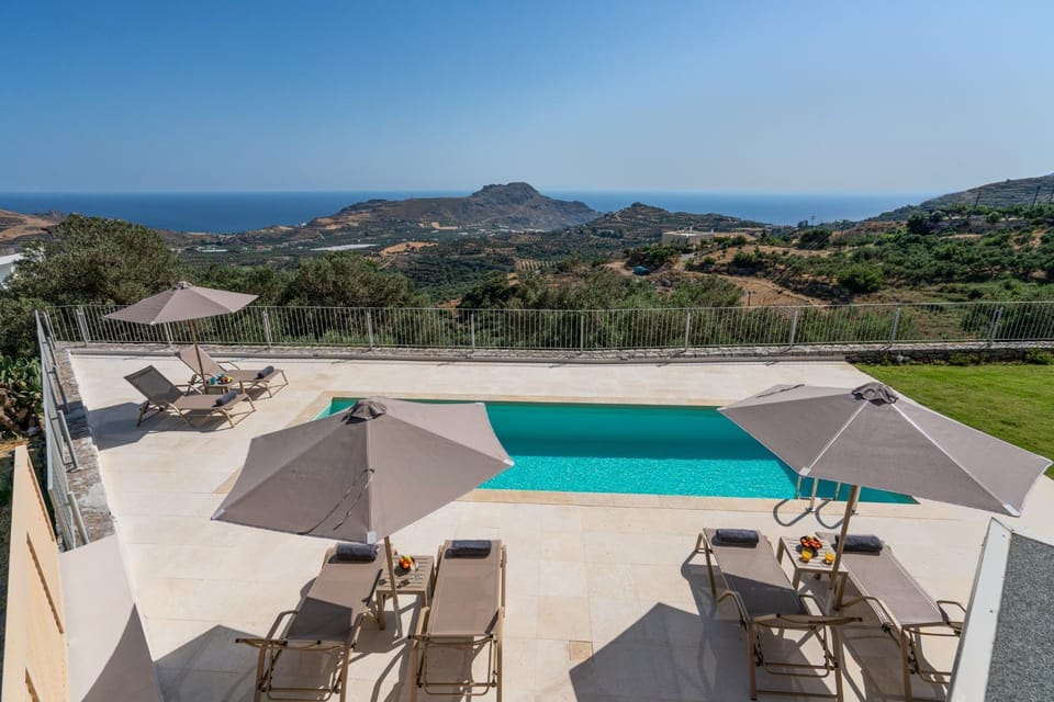 Sea view, Swimming pool, sunbed