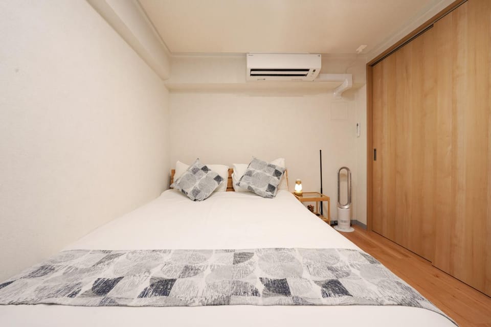 Bed, Bedroom, air conditioner