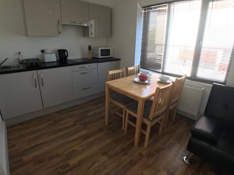 Kitchen or kitchenette, Seating area, Dining area