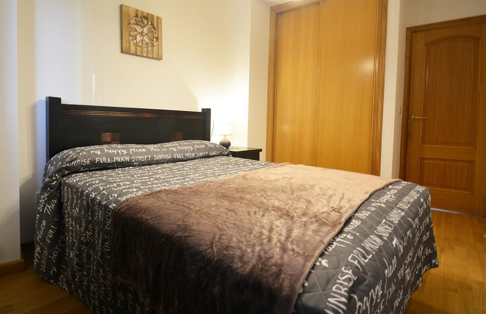 Bed, Photo of the whole room, Bedroom, wardrobe