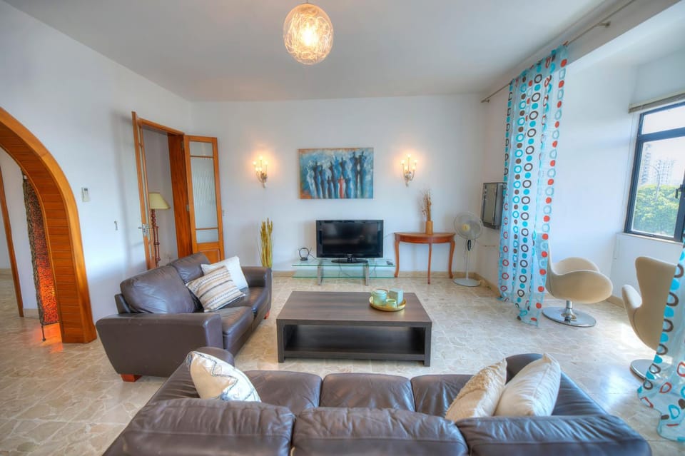 Enormous 3bedrooms seafront with balcony PDEH1-1 Apartment in Sliema