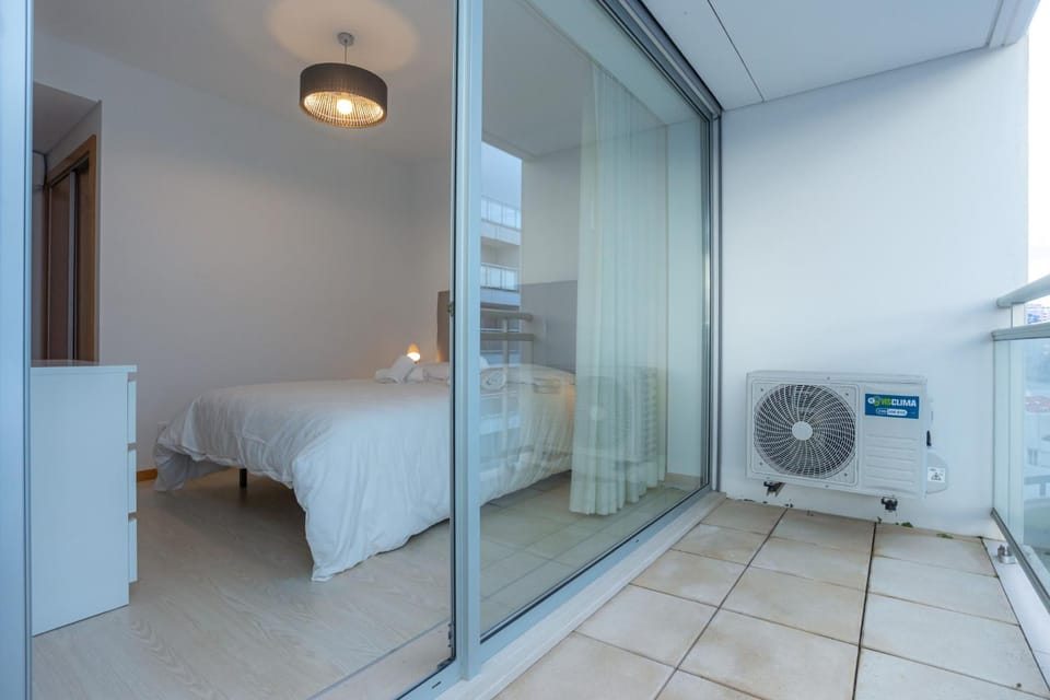 Bedroom, air conditioner