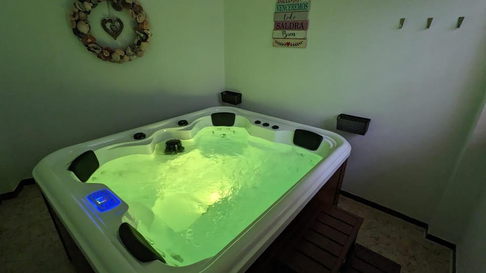 Hot Tub, Spa and wellness centre/facilities