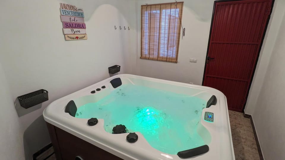 Hot Tub, Spa and wellness centre/facilities
