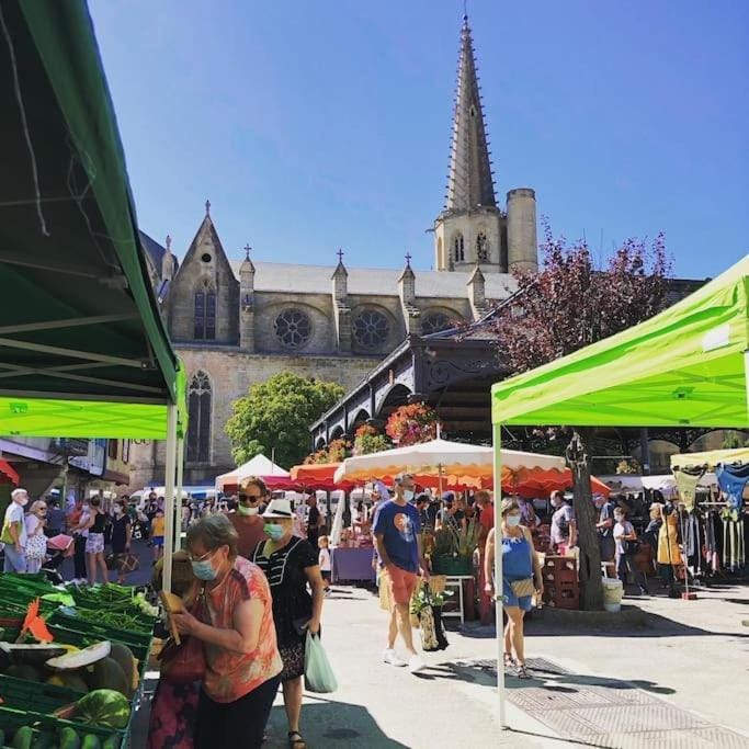 Shopping Area, Location