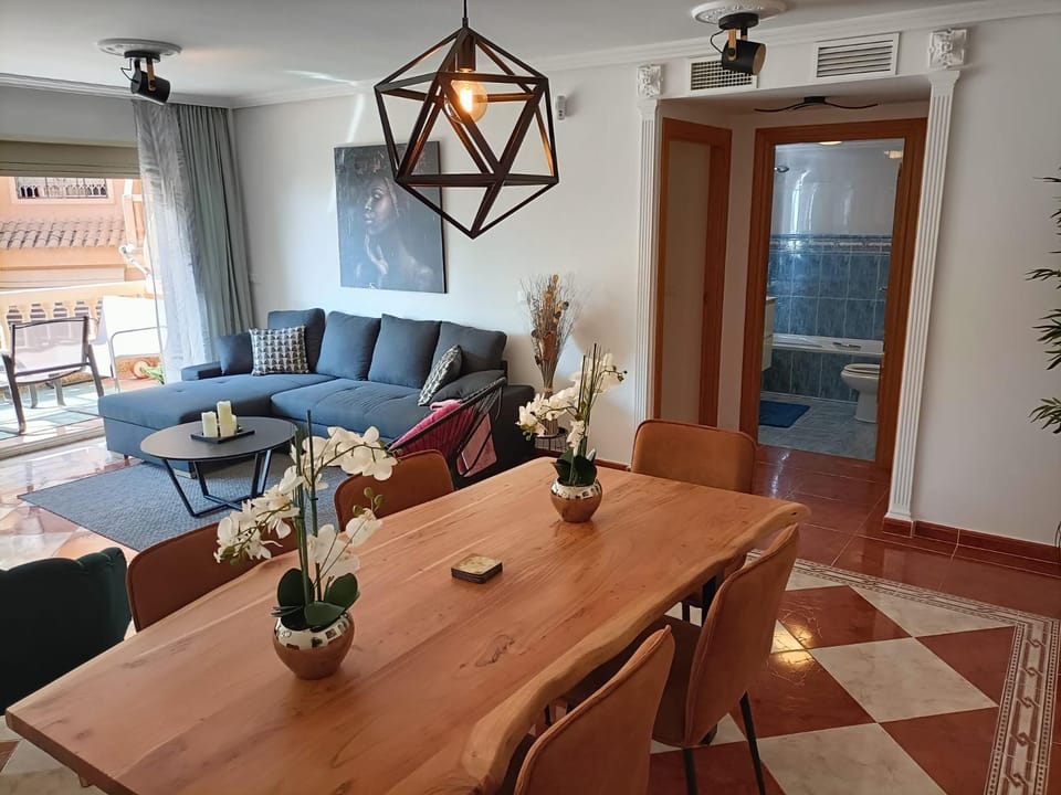 Seating area, Dining area