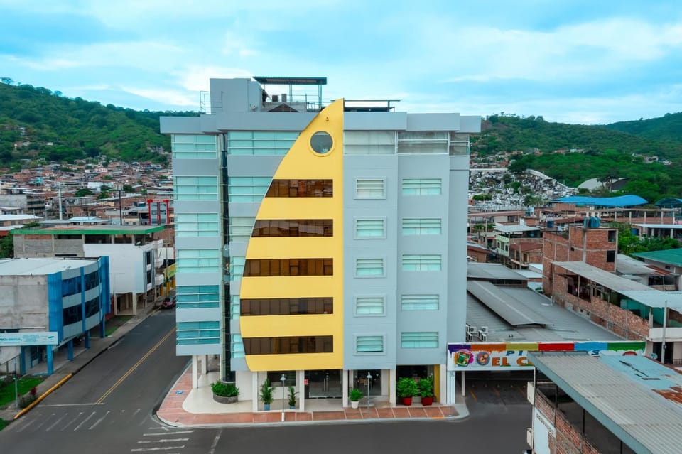 Property building, Facade/entrance, acessibility