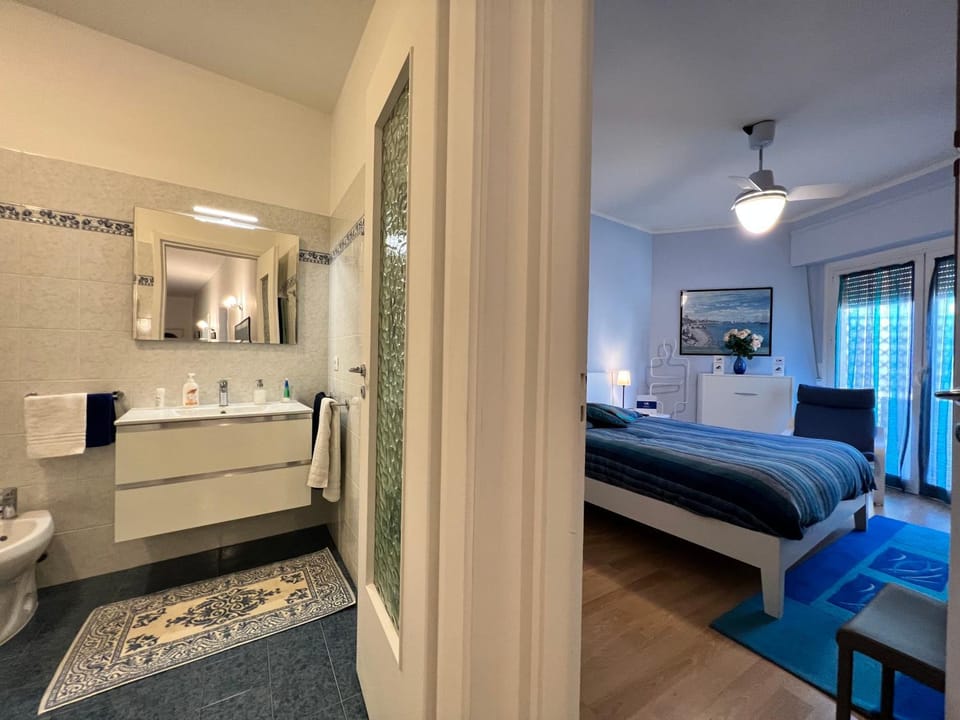 Bathroom, Photo of the whole room
