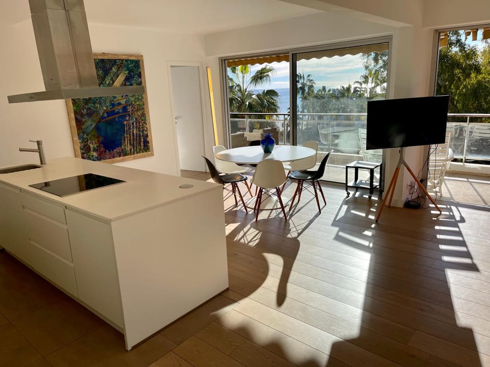 Seating area, kitchen