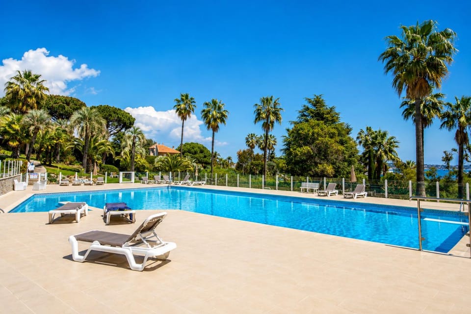 Day, Pool view, Swimming pool, sunbed