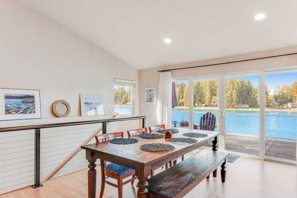 Treasure Island Escape House in Allyn-Grapeview