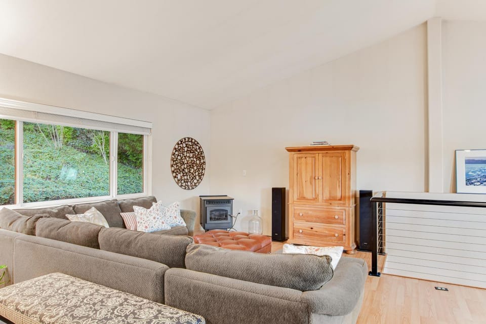 Treasure Island Escape House in Allyn-Grapeview