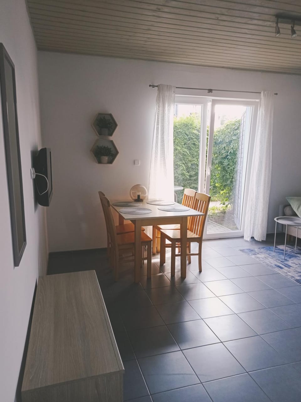 Living room, Seating area, Dining area