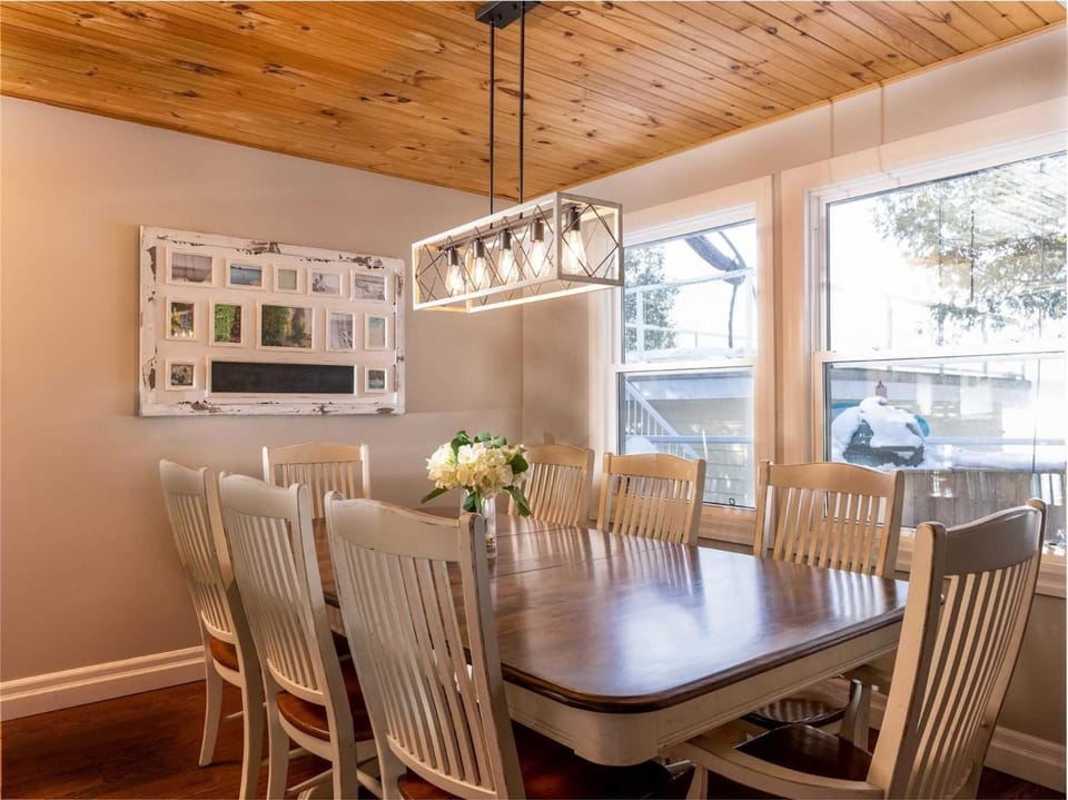 Seating area, Dining area