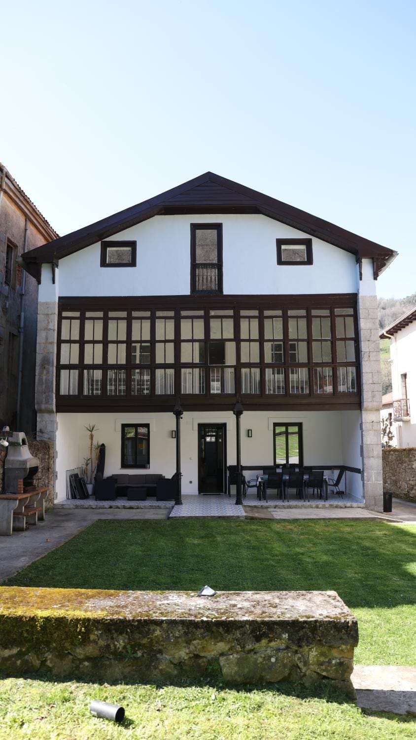 Casa Vizcaya, Casa rural para grupos de hasta 20 personas en Lanestosa, ideal para reuniones y celebraciones tranquilas House in Cantabria