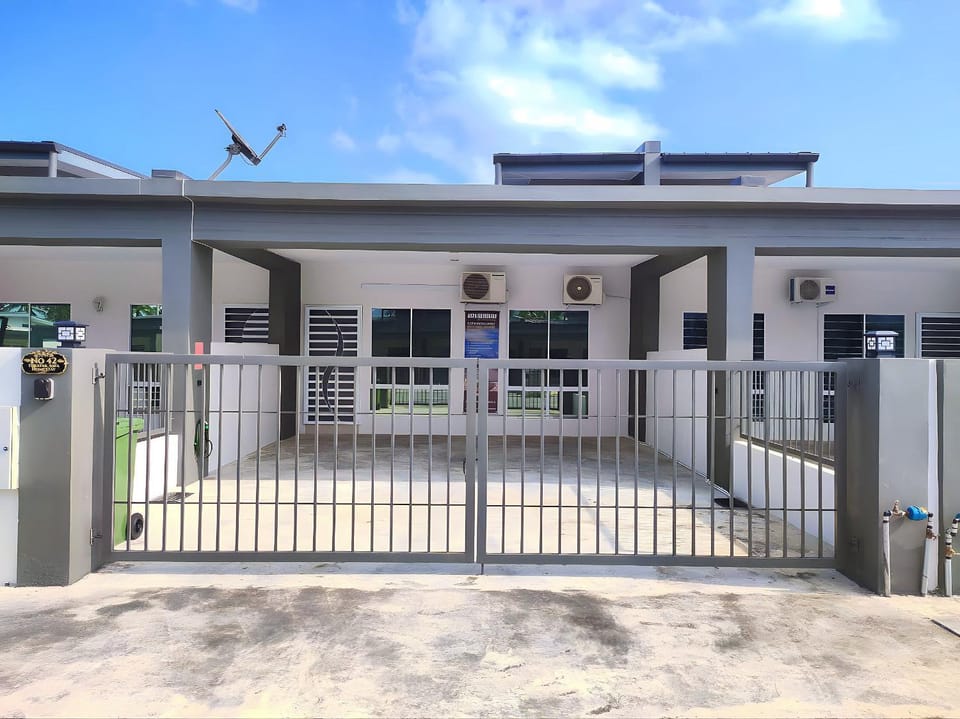 Property building, Day