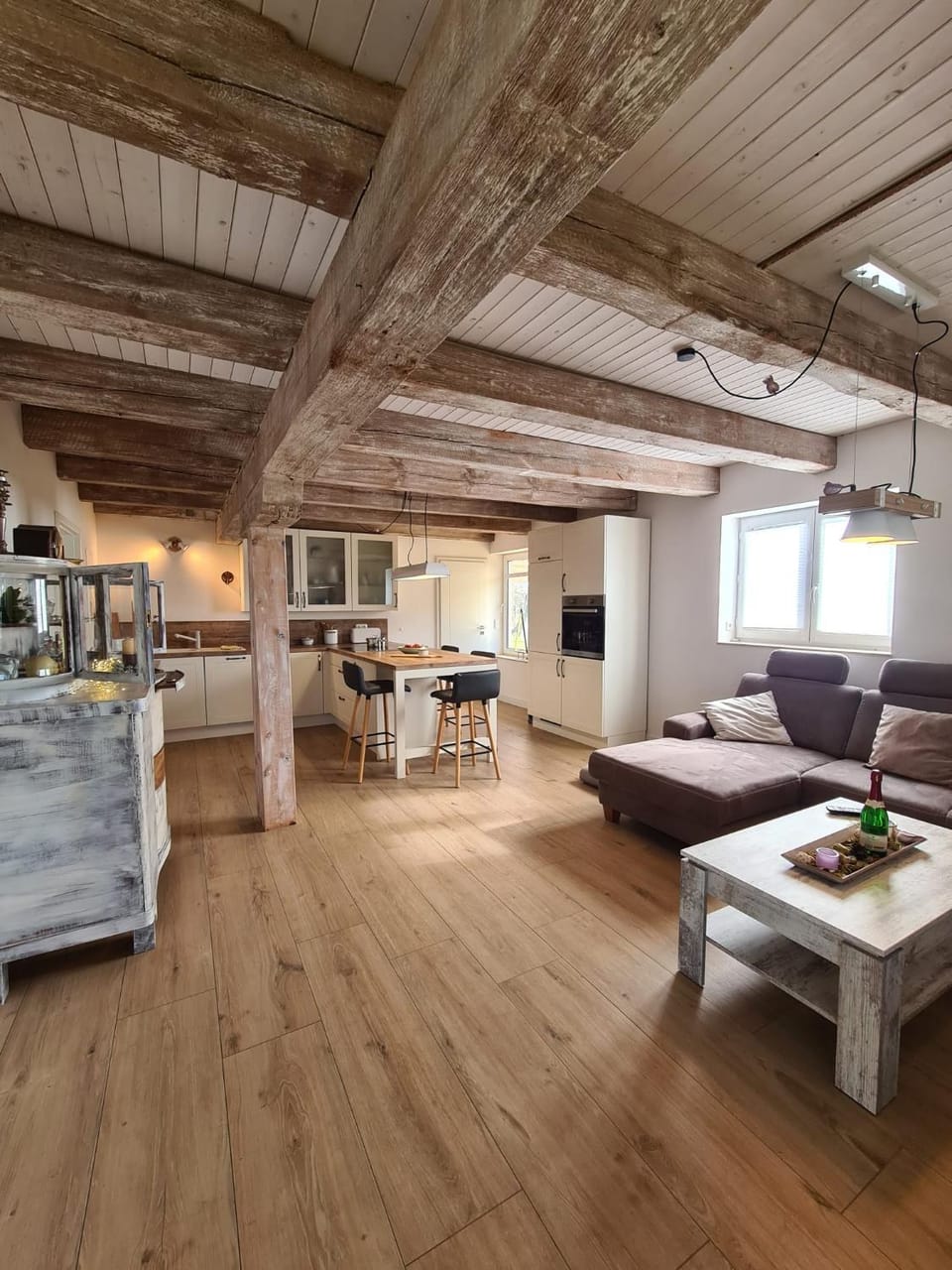 Kitchen or kitchenette, Living room