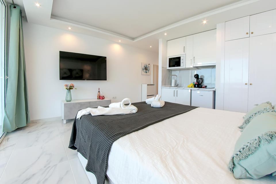 TV and multimedia, Photo of the whole room, Bedroom, towels