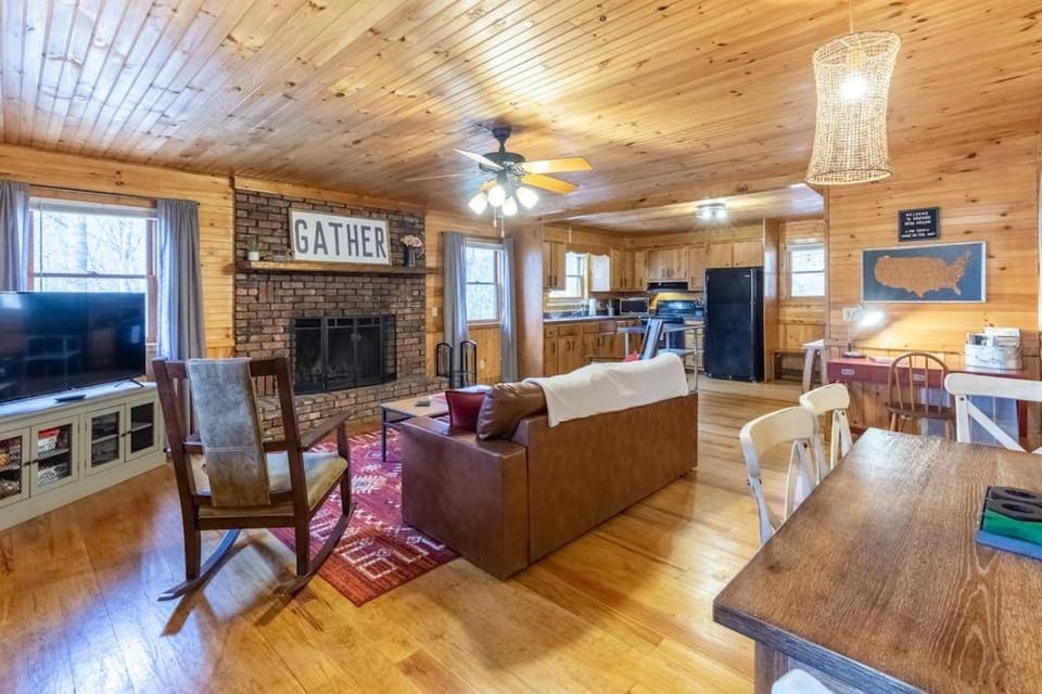 Brother Bear Hollow House in Stecoah