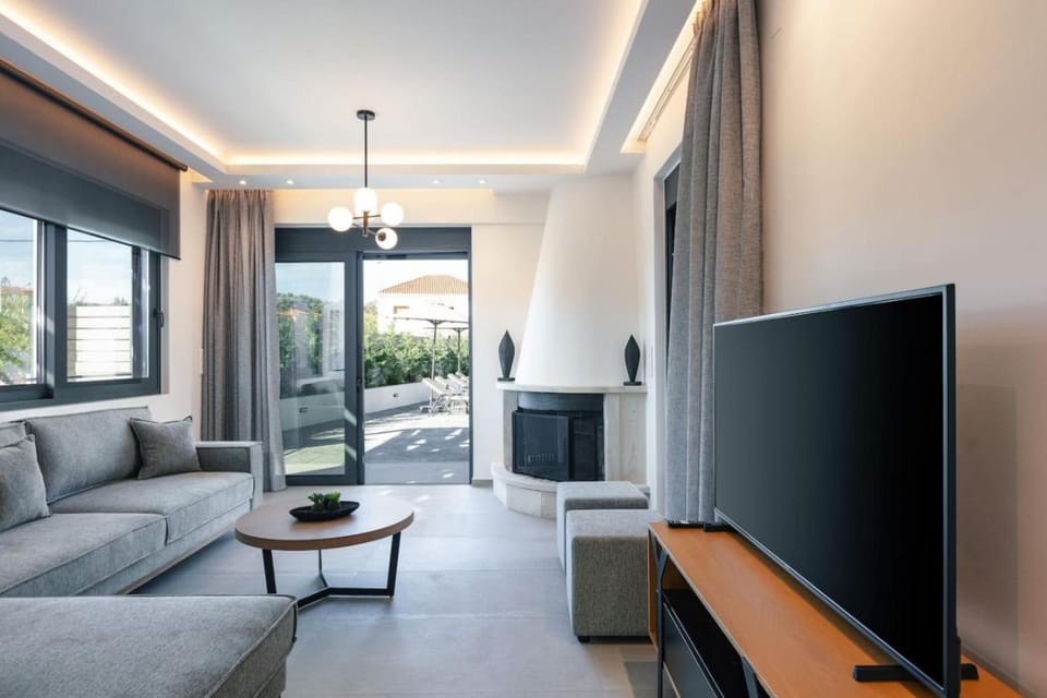 Newly Renovated Queen Bee Villa, with Private Pool & Ping-Pong table Villa in Crete