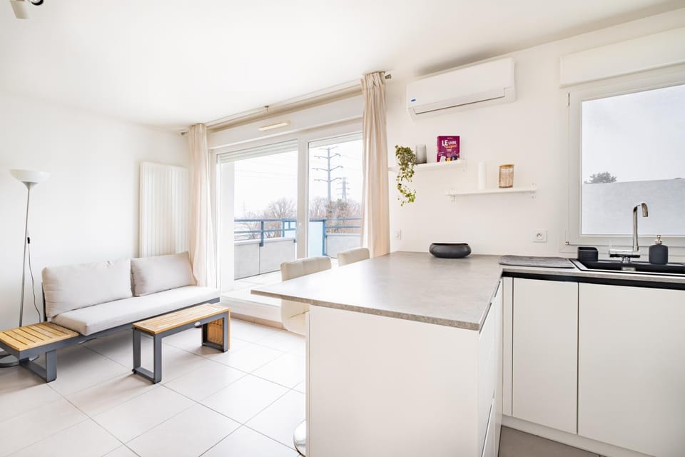 Kitchen or kitchenette, Living room, Lounge or bar