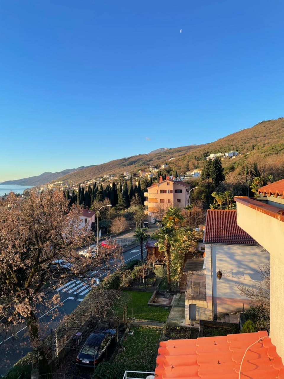 Mountain view, Sea view