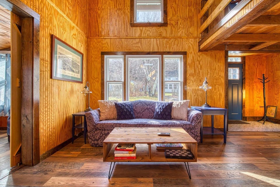 Catskills Cottage w/ Deck, 7 Mi to Hunter Mtn House in Capital District, NY, USA