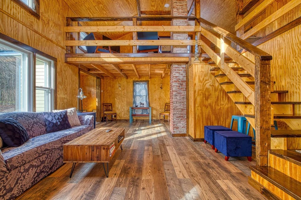 Catskills Cottage w/ Deck, 7 Mi to Hunter Mtn House in Capital District, NY, USA
