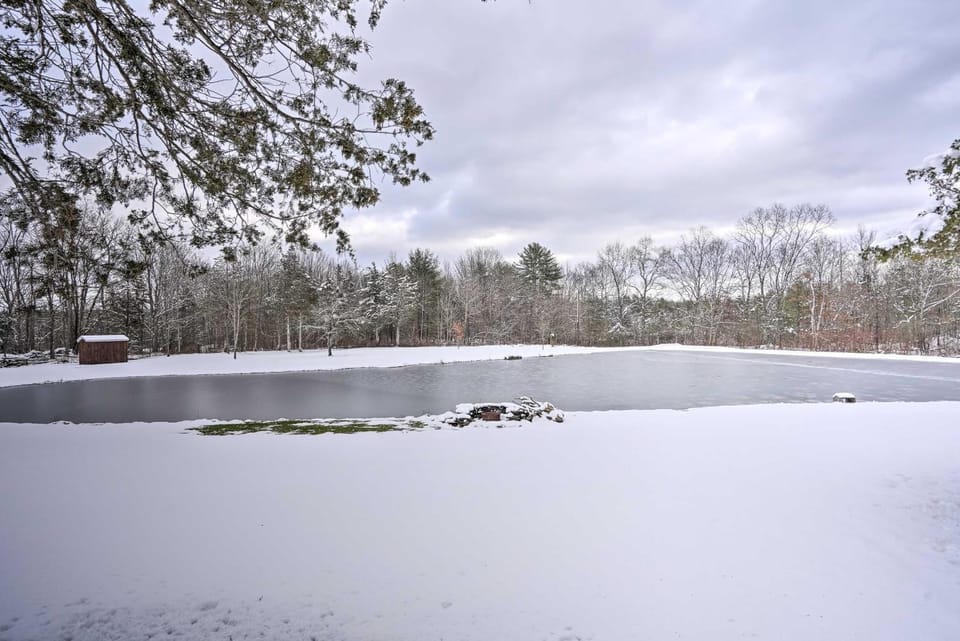 Cozy Catskills Home w/ Pond on 2 Acres! House in Capital District, NY, USA