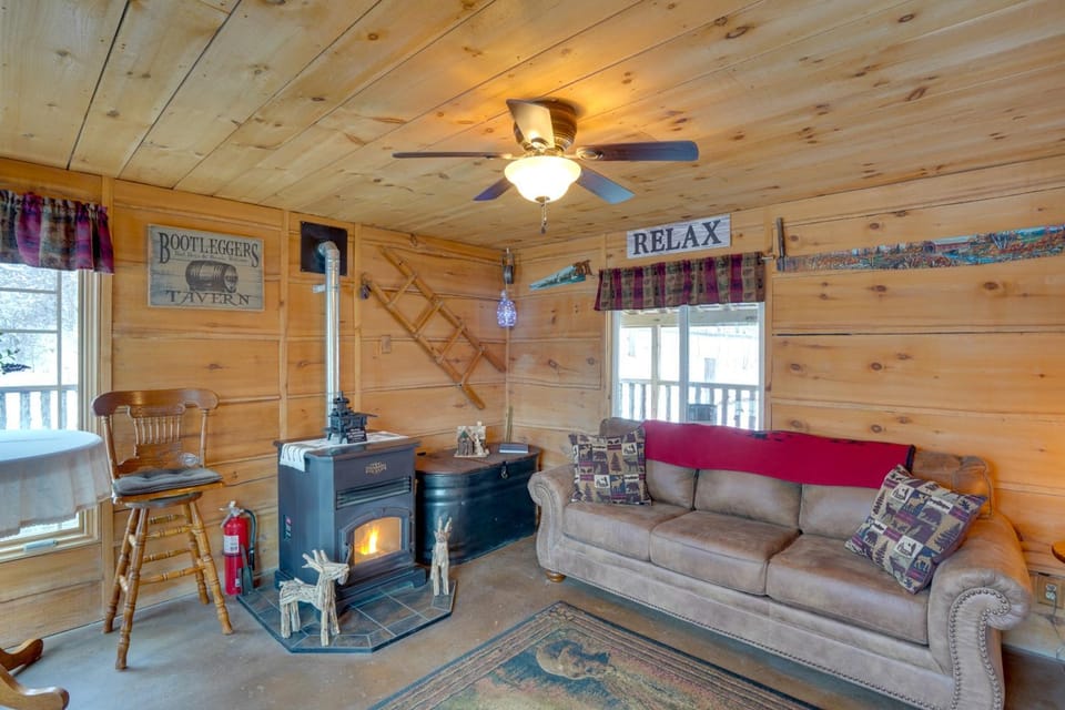 Cozy Catskills Home w/ Pond on 2 Acres! House in Capital District, NY, USA