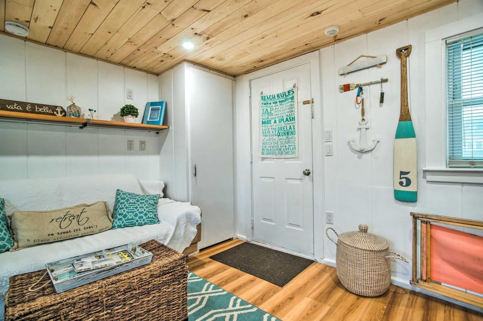 Walk to Beach Bright and Cozy Cape Cod Studio! Apartment in Dennis Port