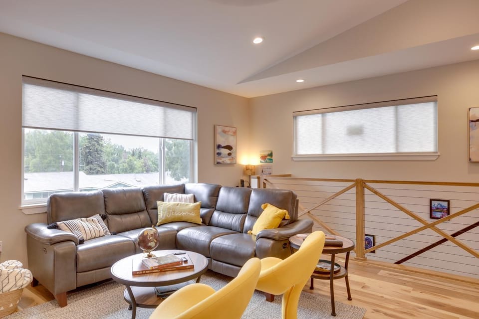 Anchorage Apartment w/ a View ~ 3 Mi to Airport Apartment in Anchorage